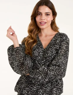 Pleated Bubble Hem Blouse(Pleated Bubble Hem Blouse)