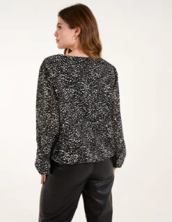 Pleated Bubble Hem Blouse(Black Pleated Bubble Hem Blouse) -Repertoire Fashion Store AW24036B058 136285