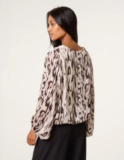 Animal Print Puffball V Neck Top(Animal Puffball V Neck Top) 7 Animal Print Puffball V Neck Top(Animal Puffball V Neck Top) -Repertoire Fashion Store AW258407 ANIMAL 14276