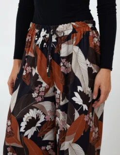 Leaf Print Trousers(Black Leaf Print Trousers) 8 Leaf Print Trousers(Black Leaf Print Trousers) -Repertoire Fashion Store BV2241 BLACK 52 1