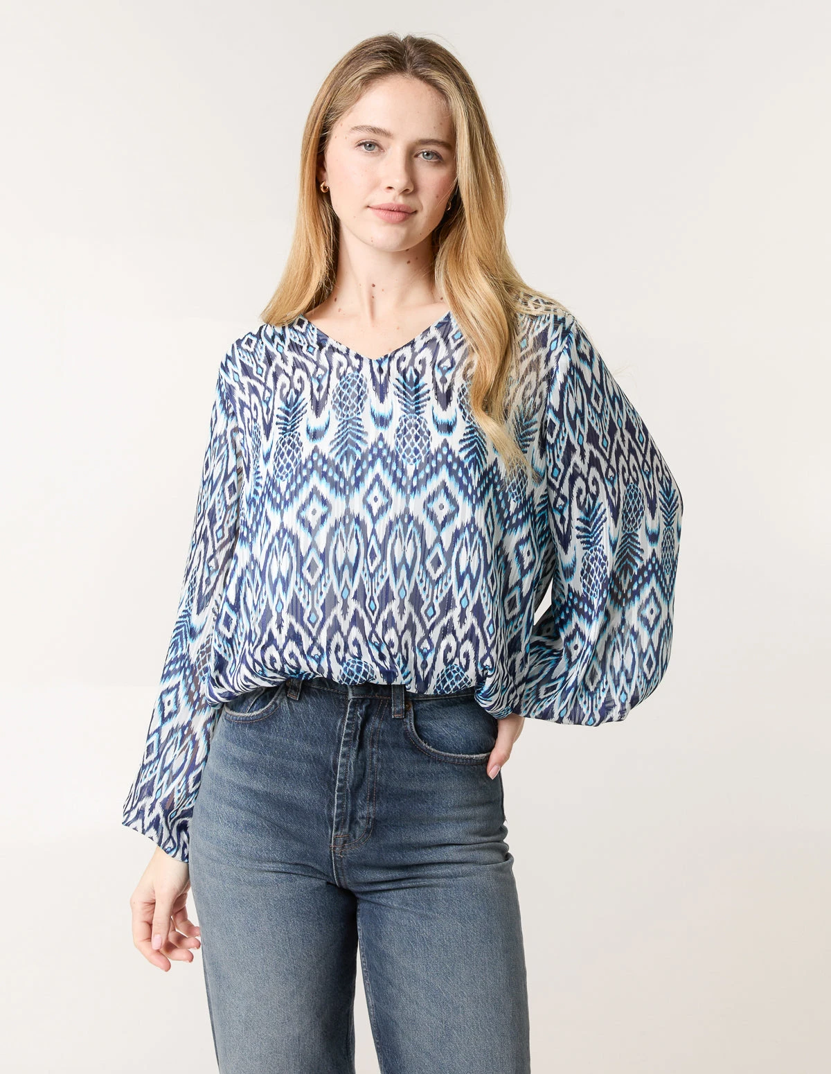 Abstract Printed V Neck Puffball Top(Abstract Printed V Neck Puffball Top) 1 Abstract Printed V Neck Puffball Top(Abstract Printed V Neck Puffball Top)