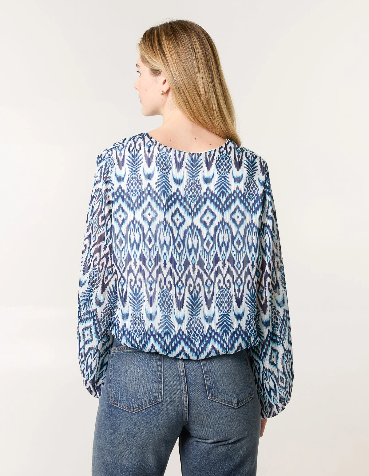 Abstract Printed V Neck Puffball Top(Abstract Printed V Neck Puffball Top) 4 Abstract Printed V Neck Puffball Top(Abstract Printed V Neck Puffball Top) - Image 4