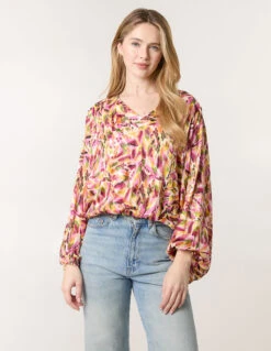 Printed V Neck Puffball Top(Printed V Neck Puffball Top)