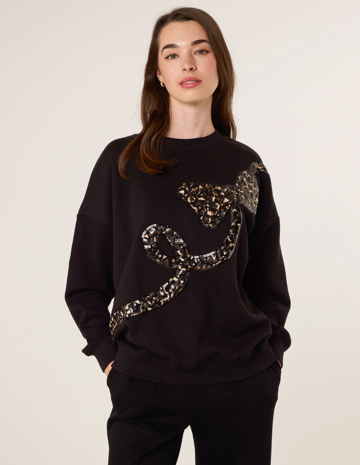 Leopard And Sequin Bow Sweatshirt(Leopard And Sequin Bow Sweatshirt) 2 Leopard And Sequin Bow Sweatshirt(Leopard And Sequin Bow Sweatshirt) - Image 2