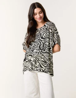 Short-Sleeved Top With Abstract Print(Short Sleeved Top With Abstract Print)