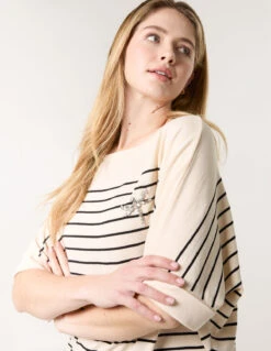 Horizontal Striped Top With Brooch(Horizontal Striped Top With Brooch)