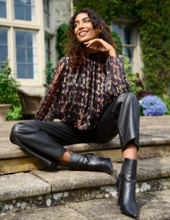 High Neck Abstract Cuff Sleeve Blouse(High Neck Abstract Cuff Sleeve Blouse)