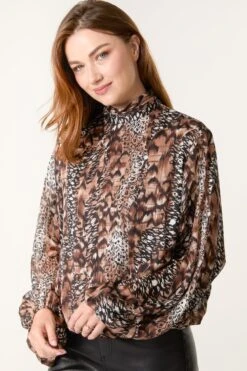 Multi Animal Print Bubble Hem High Neck Blouse(Multi Animal Print Bubble Hem High Neck Blous)