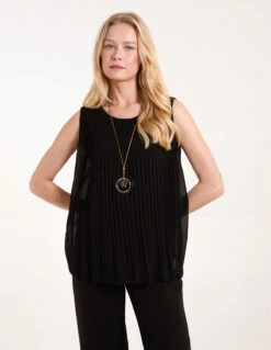 Sleeveless Pleated Top With Necklace(Black Sleeveless Pleated Top With Necklace)