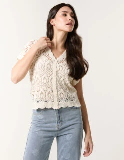 Short Sleeved Button Crochet Top(Short Sleeved Button Crochet Top)