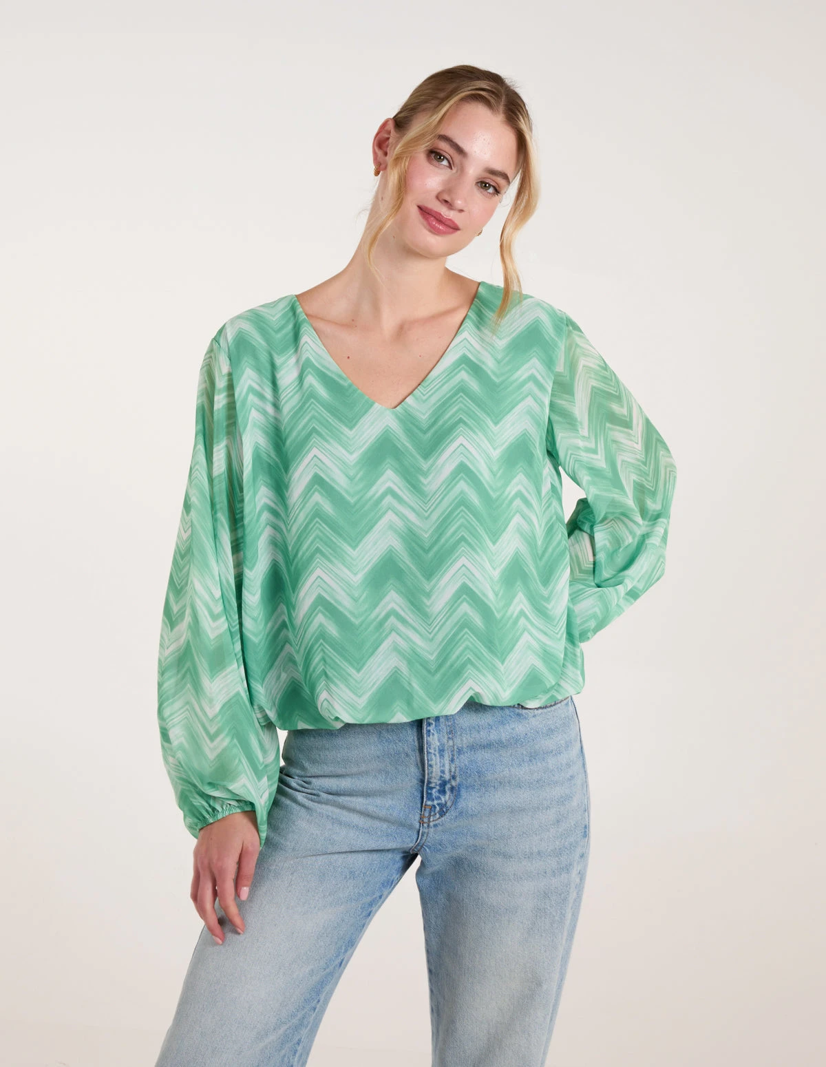 V Neck Zig Zag Puffball Top(V Neck Zig Zag Puffball Top) 2 V Neck Zig Zag Puffball Top(V Neck Zig Zag Puffball Top) - Image 2