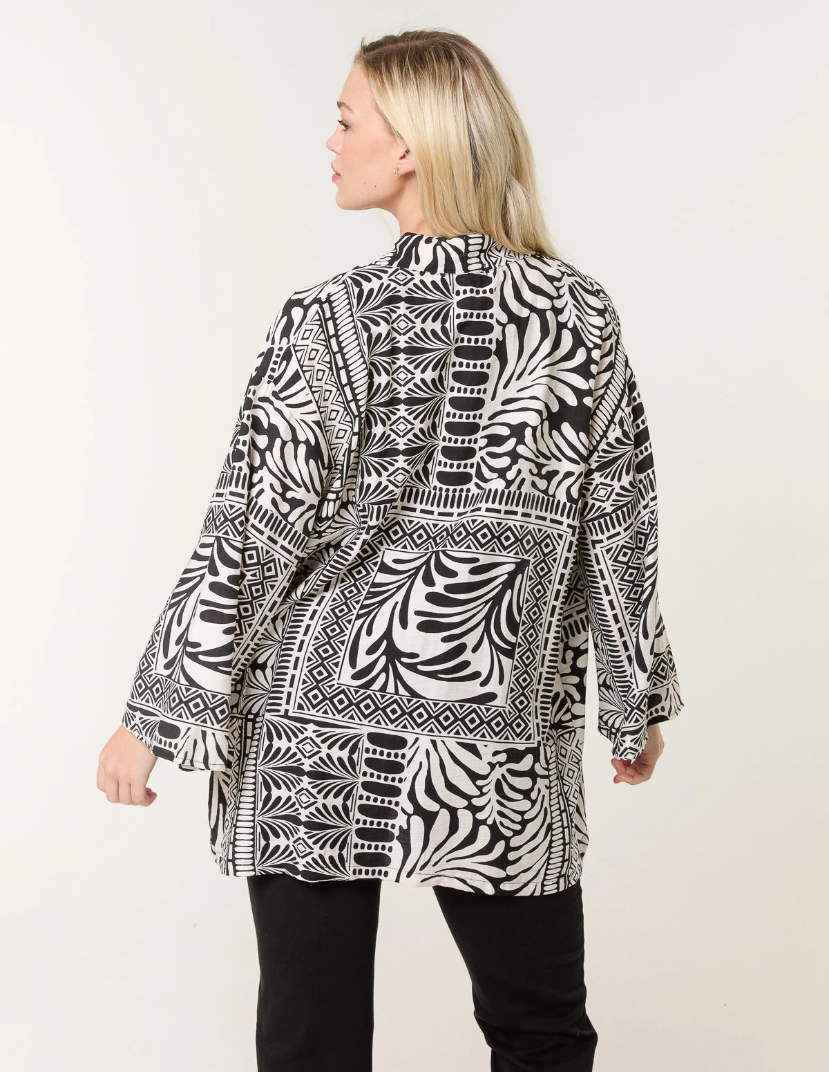 Kimono With Geometric Print(Kimono With Geometric Print) 4 Kimono With Geometric Print(Kimono With Geometric Print) - Image 4