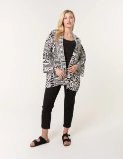 Kimono With Geometric Print(Kimono With Geometric Print)