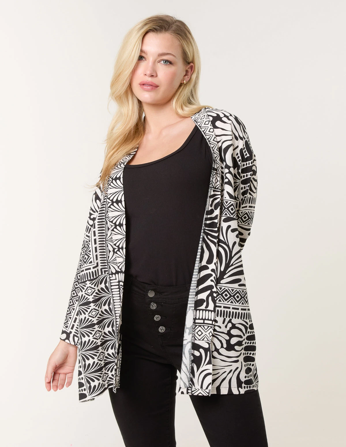 Kimono With Geometric Print(Kimono With Geometric Print) 2 Kimono With Geometric Print(Kimono With Geometric Print) - Image 2