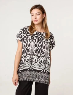 Round Neck Top With Abstract Print(Round Neck Top With Abstract Print)